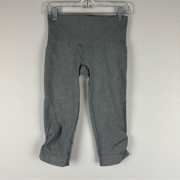 Lululemon Gray Scrunch Seamless Cropped Athletic Athleisure Leggings Size 6 - Picture 1 of 5